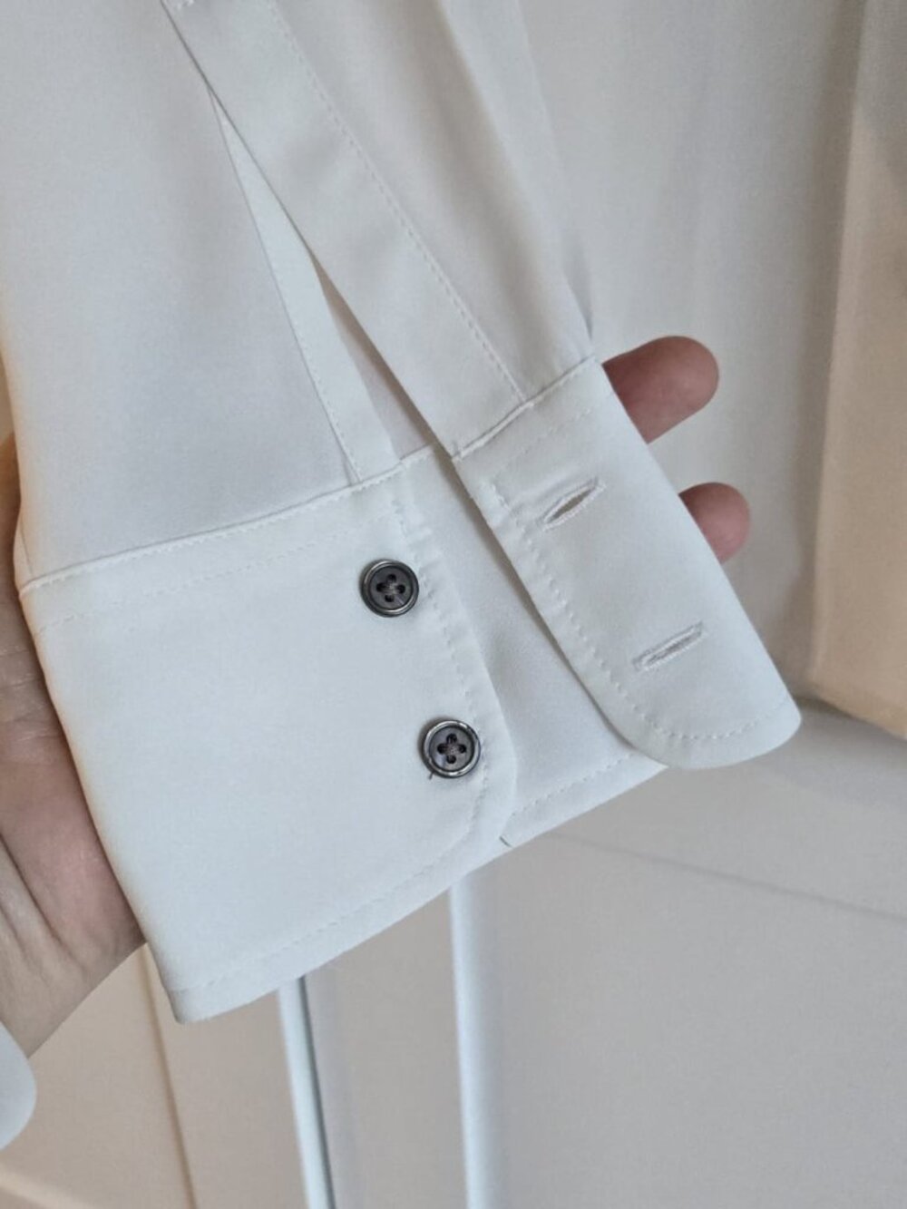 NWOT M&S Collection Ivory Flowy Button-Down Blouse Size 12 100% Polyester - Picture 7 of 10